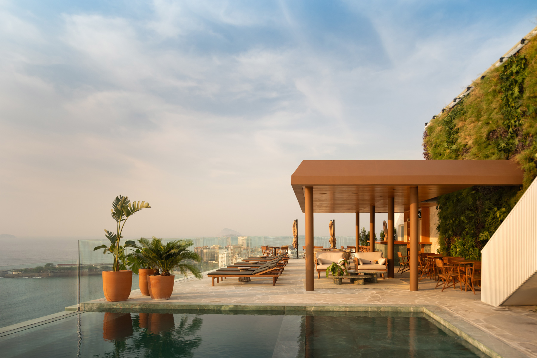 Turismo e Gastronomia - Rooftop do Rio Othon Palace ganha nova piscina ...